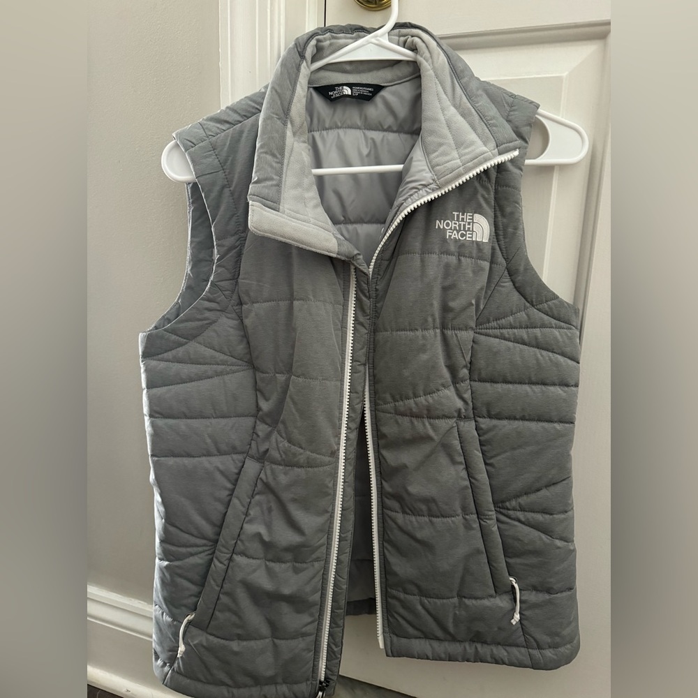 Women’s gray northface vest